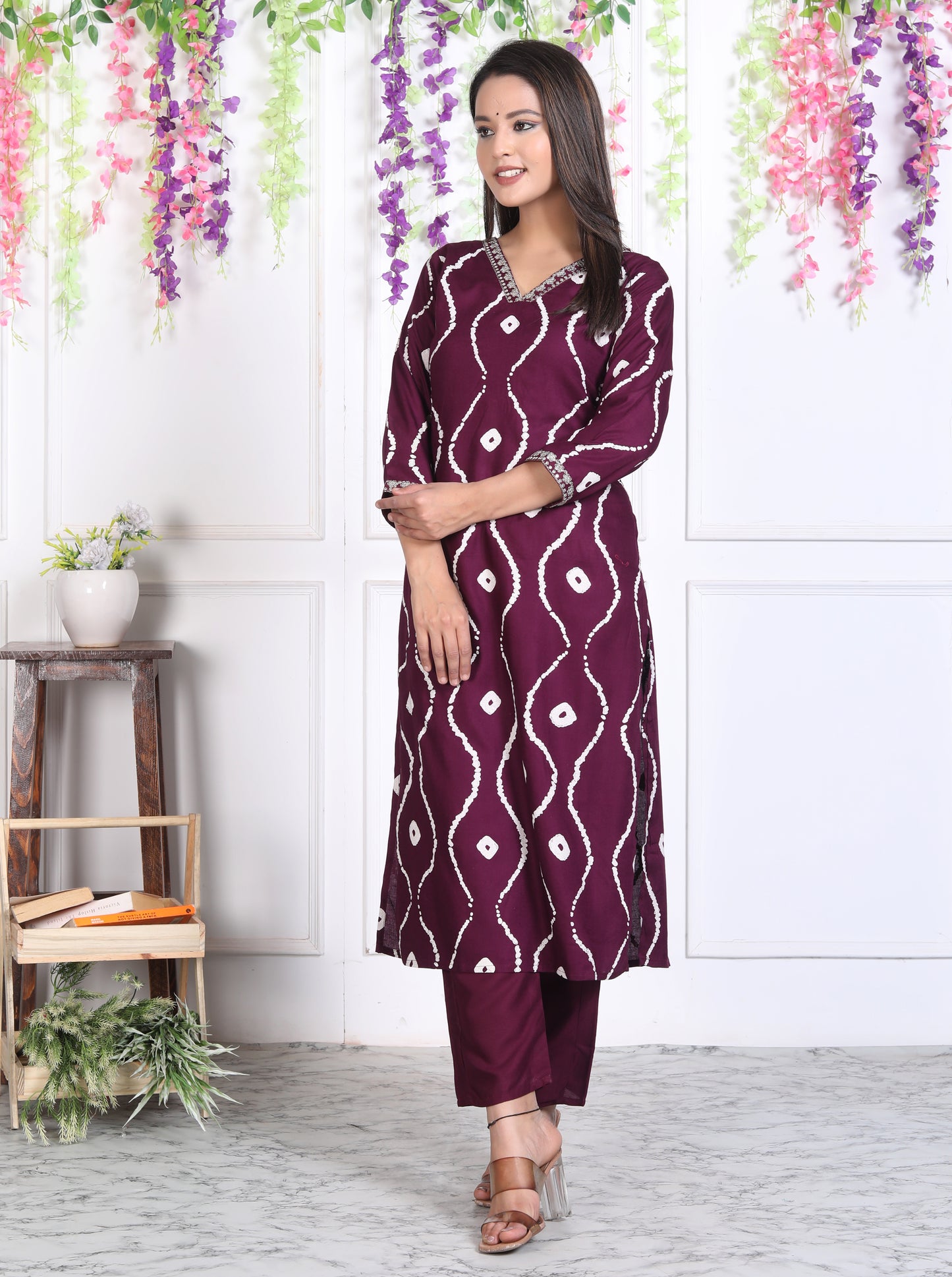 Wine Lehriya Printed Women Embroidered V neck Staright Kurta