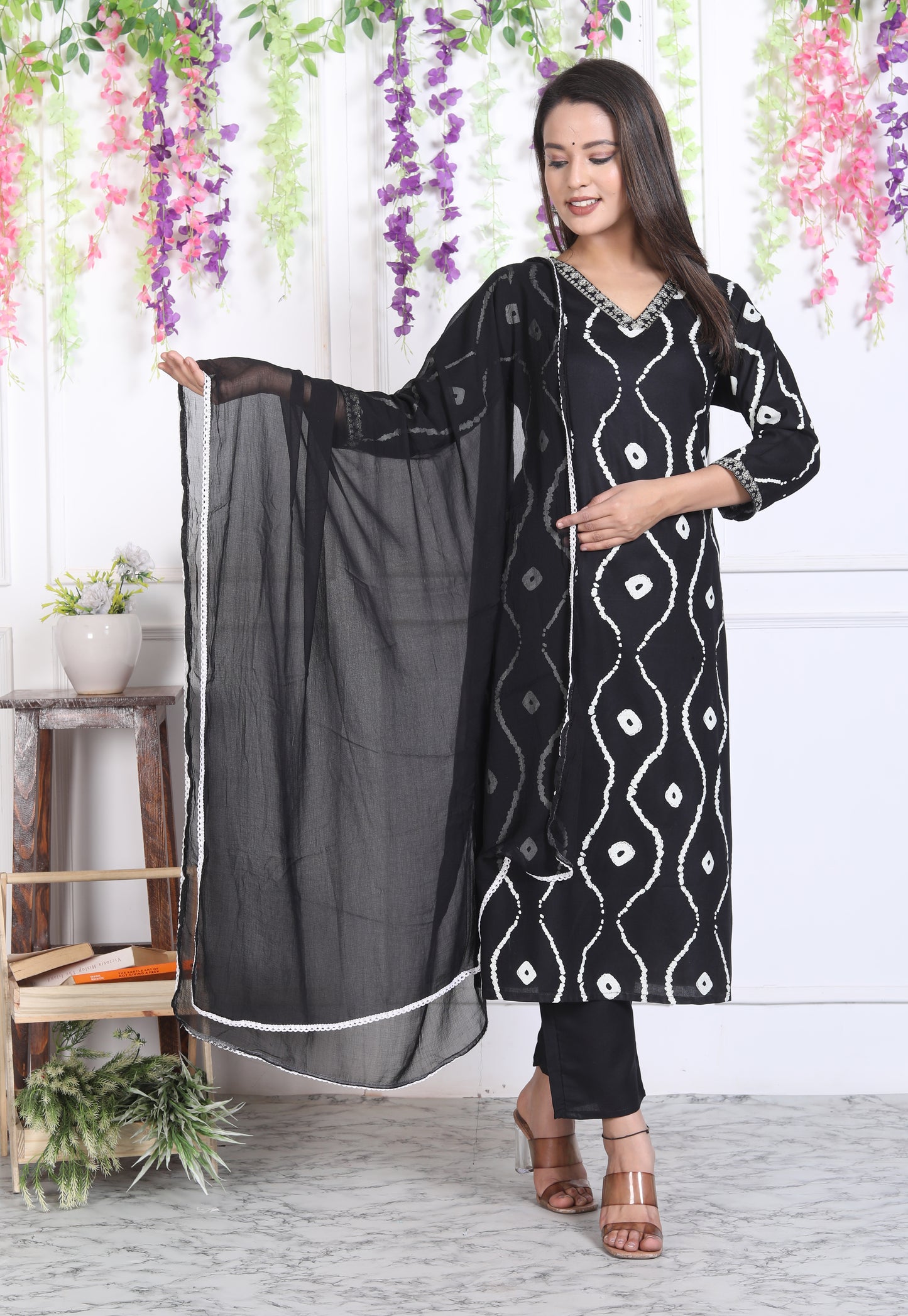 Black Lehriya Printed Women Embroidered V neck Staright Kurta Pant and Dupatta Set