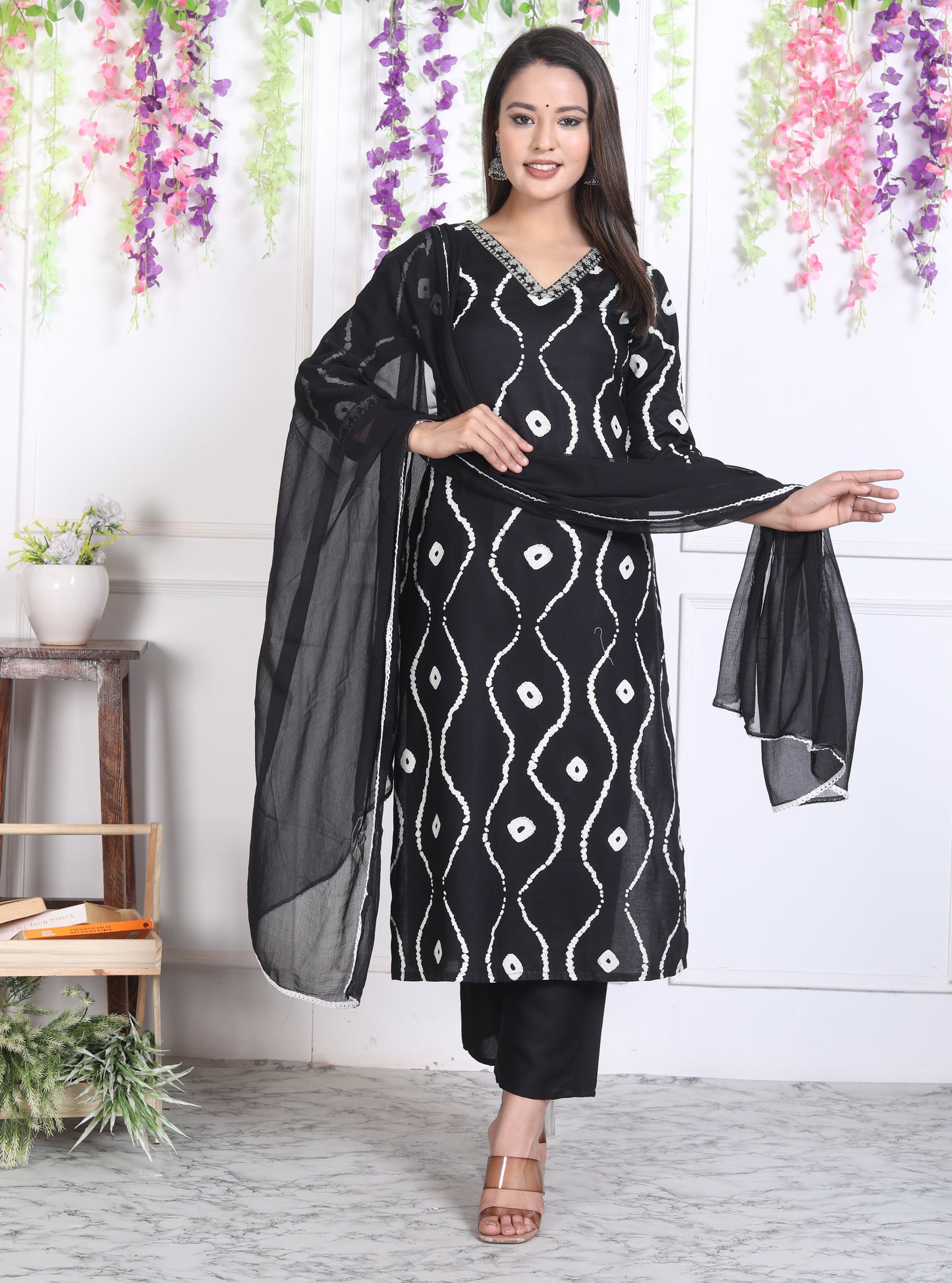 Black Lehriya Printed Women Embroidered V neck Staright Kurta Pant and Dupatta Set