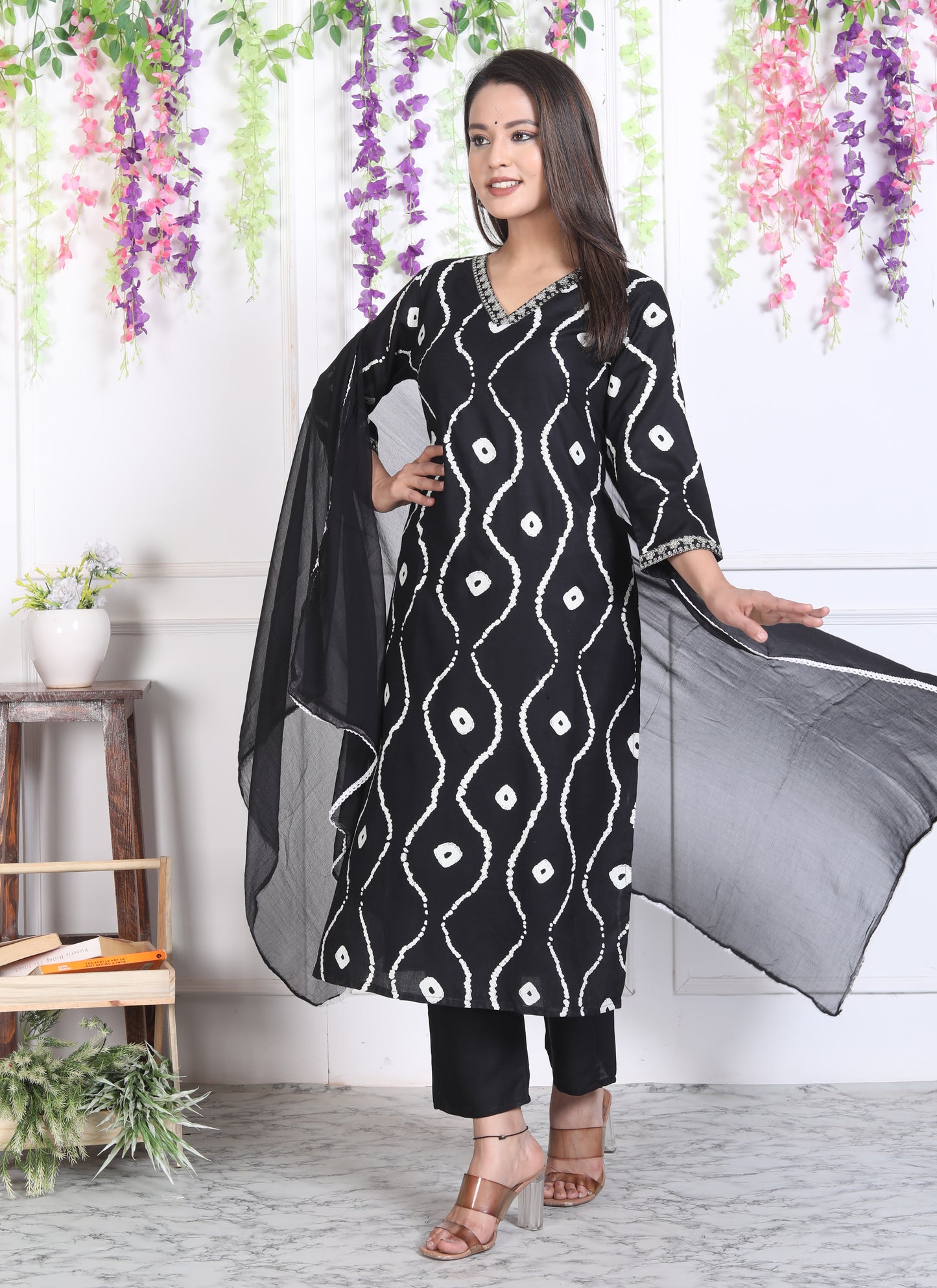 Black Lehriya Printed Women Embroidered V neck Staright Kurta Pant and Dupatta Set
