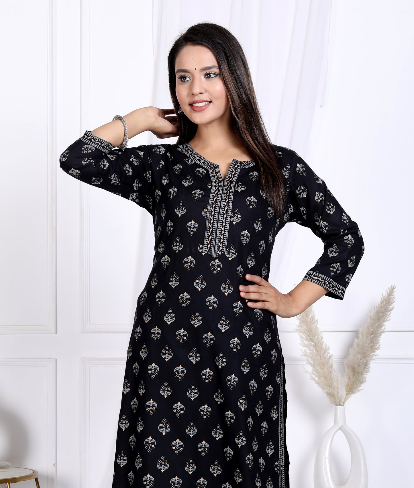 Black Rayon Printed Women Round Neck Straight Kurta