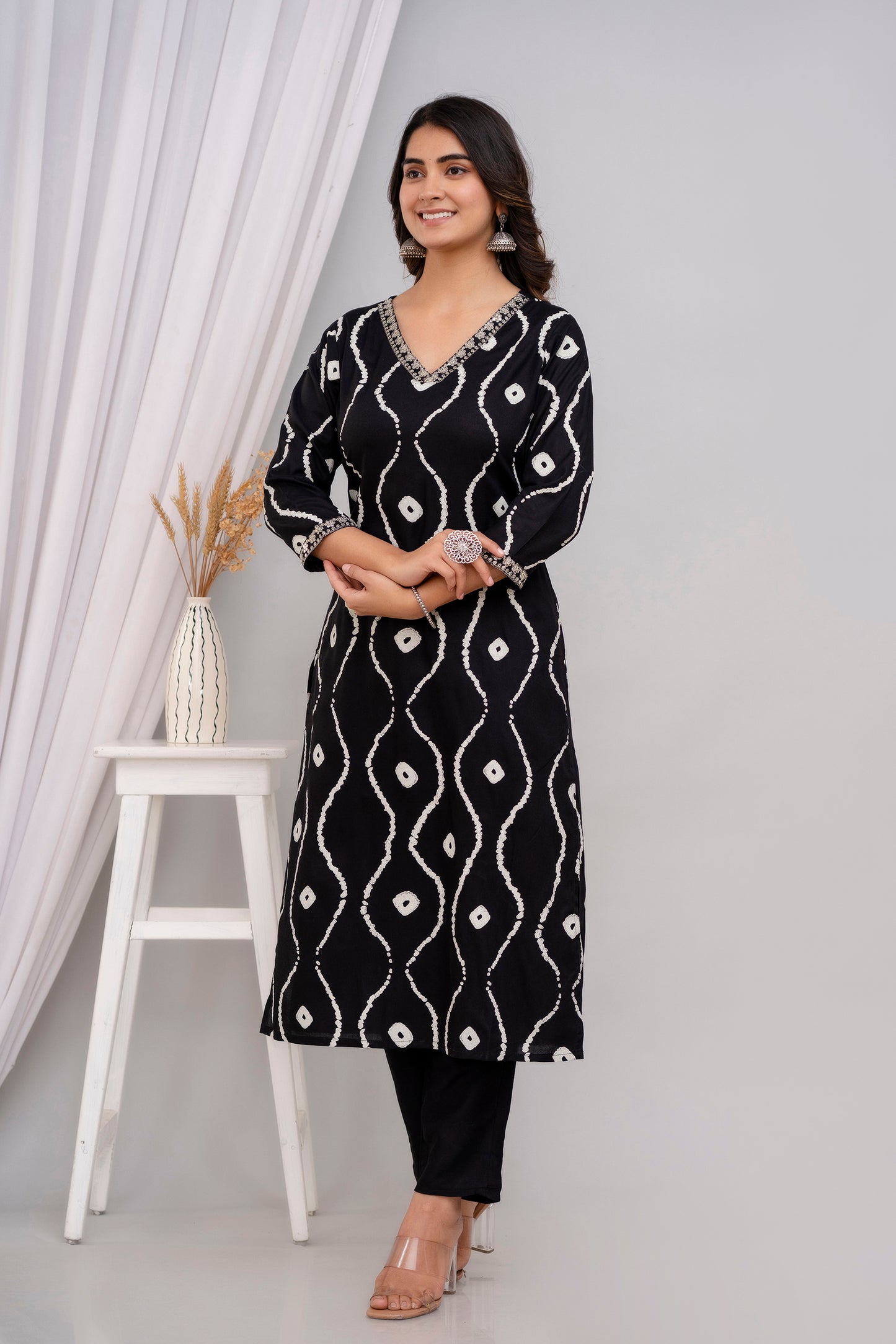 Black Lehriya Printed Women Embroidered V neck Staright Kurta Set