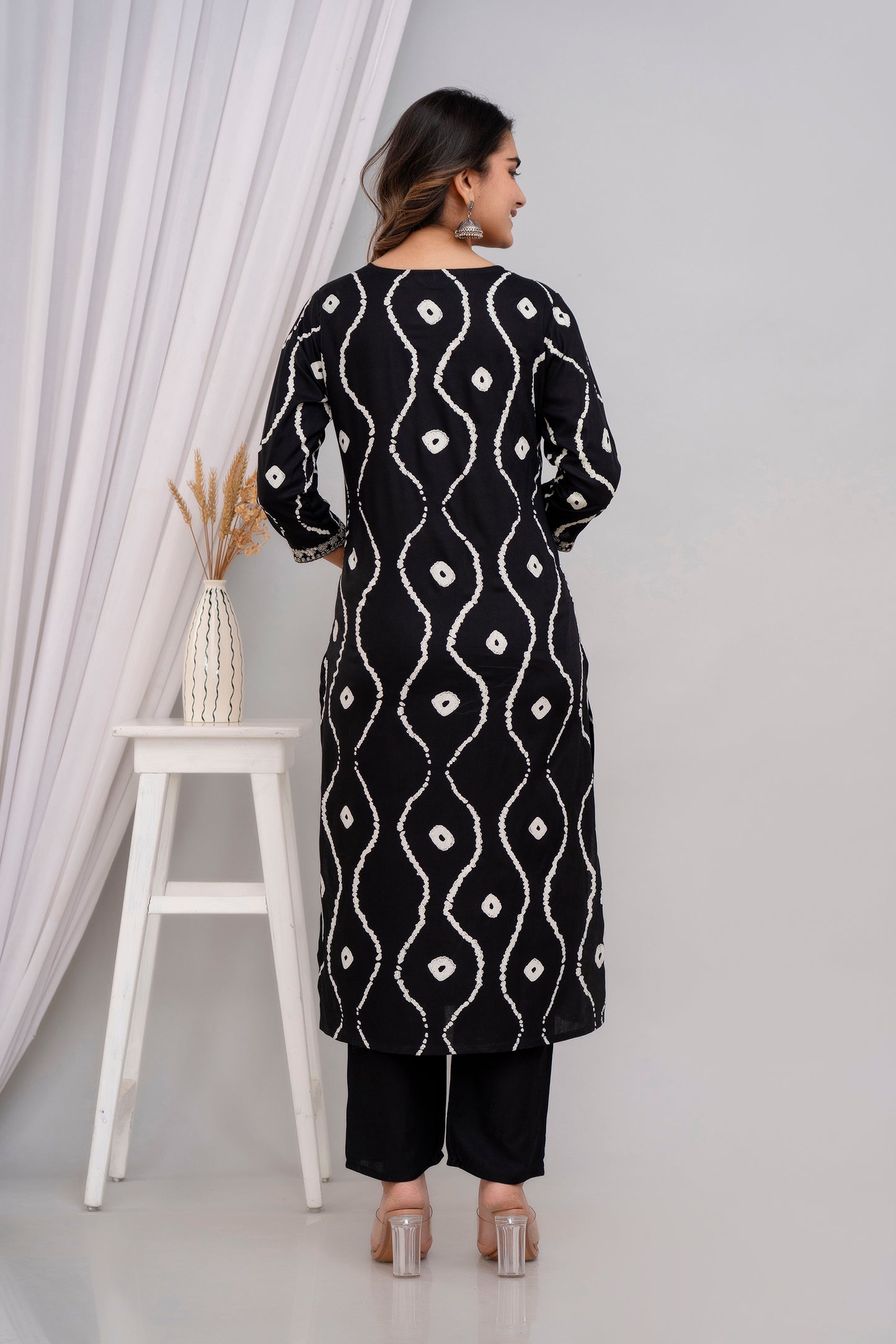 Black Lehriya Printed Women Embroidered V neck Staright Kurta Set