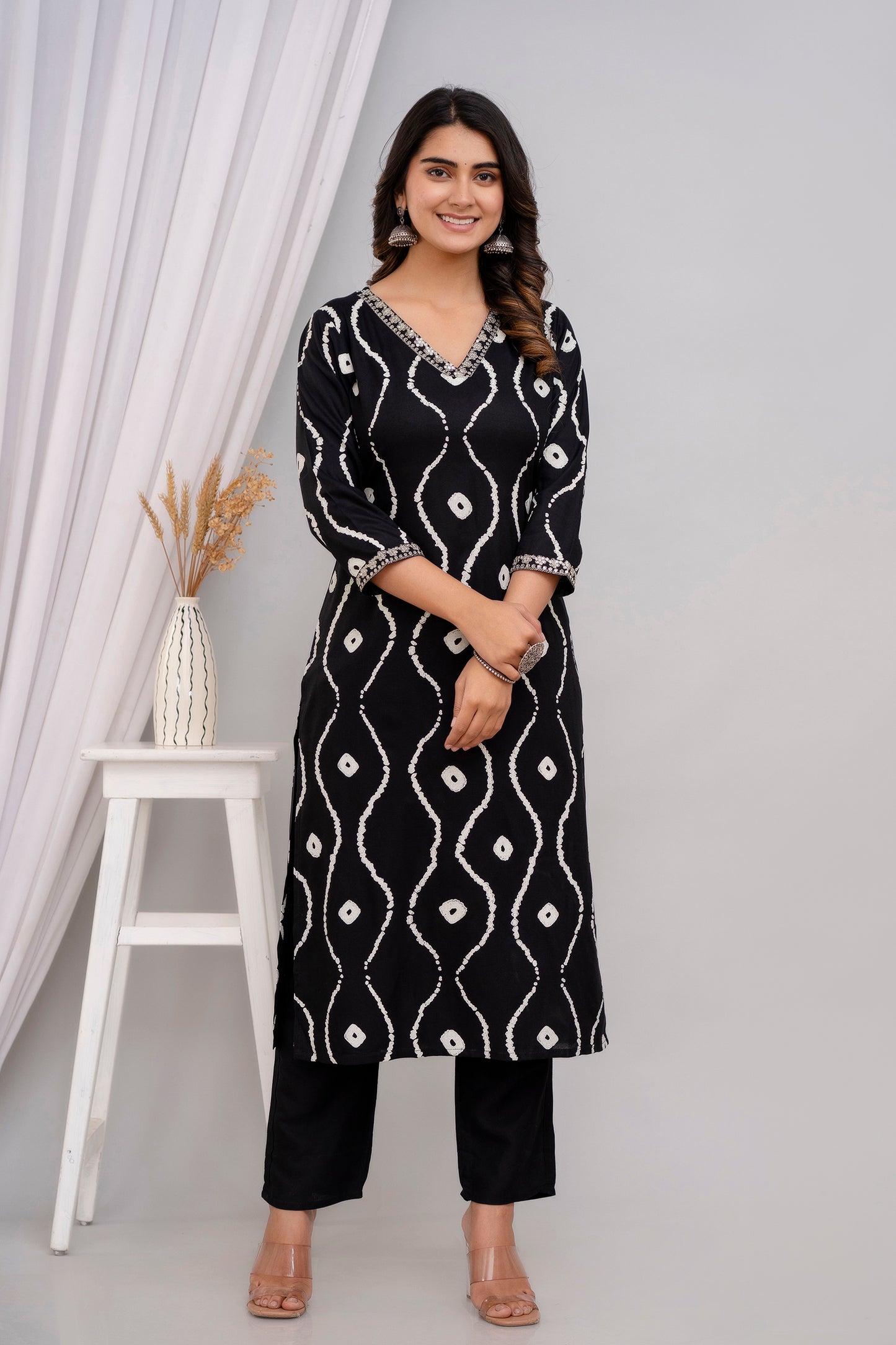 Black Lehriya Printed Women Embroidered V neck Staright Kurta Set