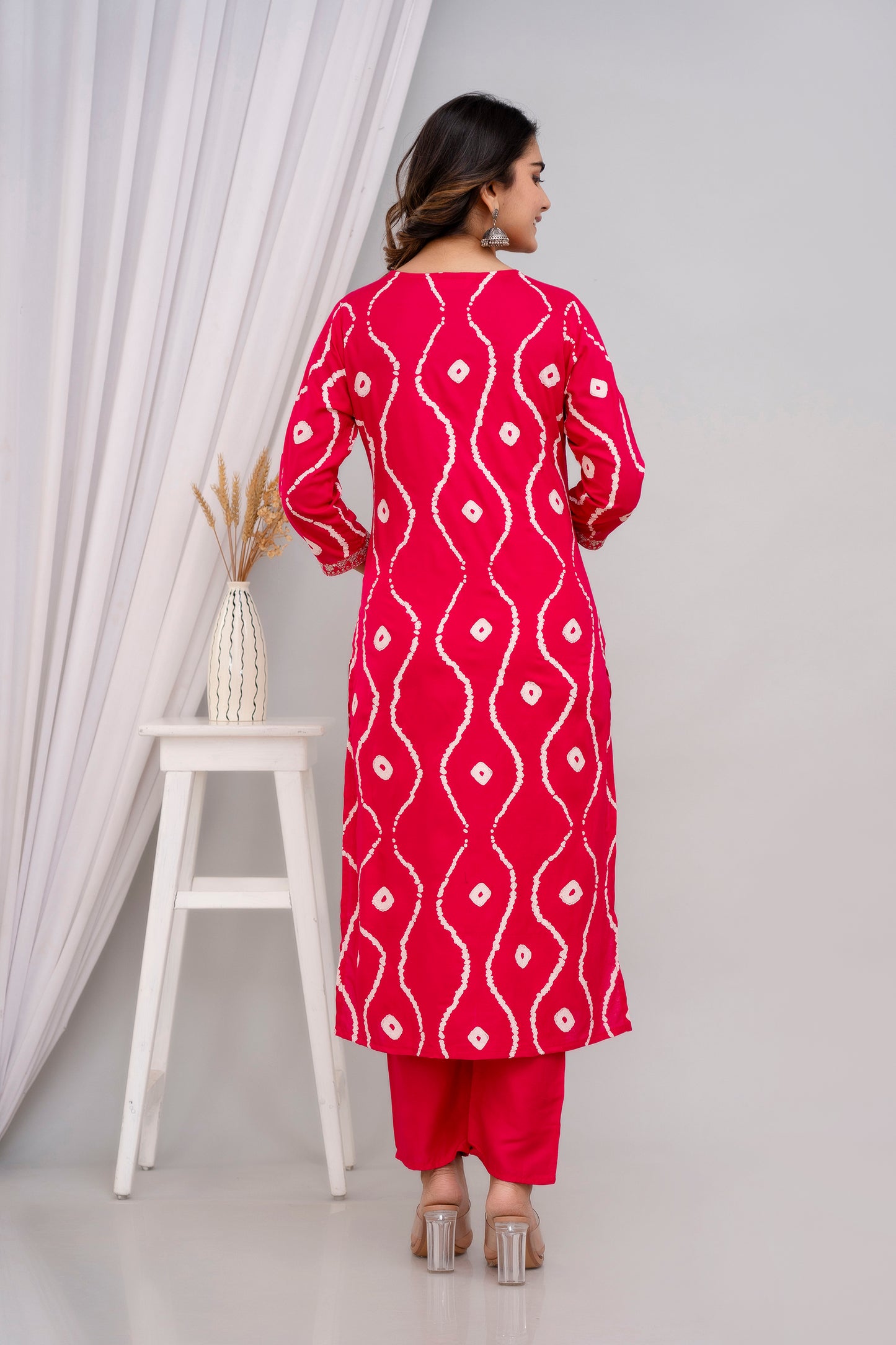 Pink Lehriya Printed Women Embroidered V neck Staright Kurta Set