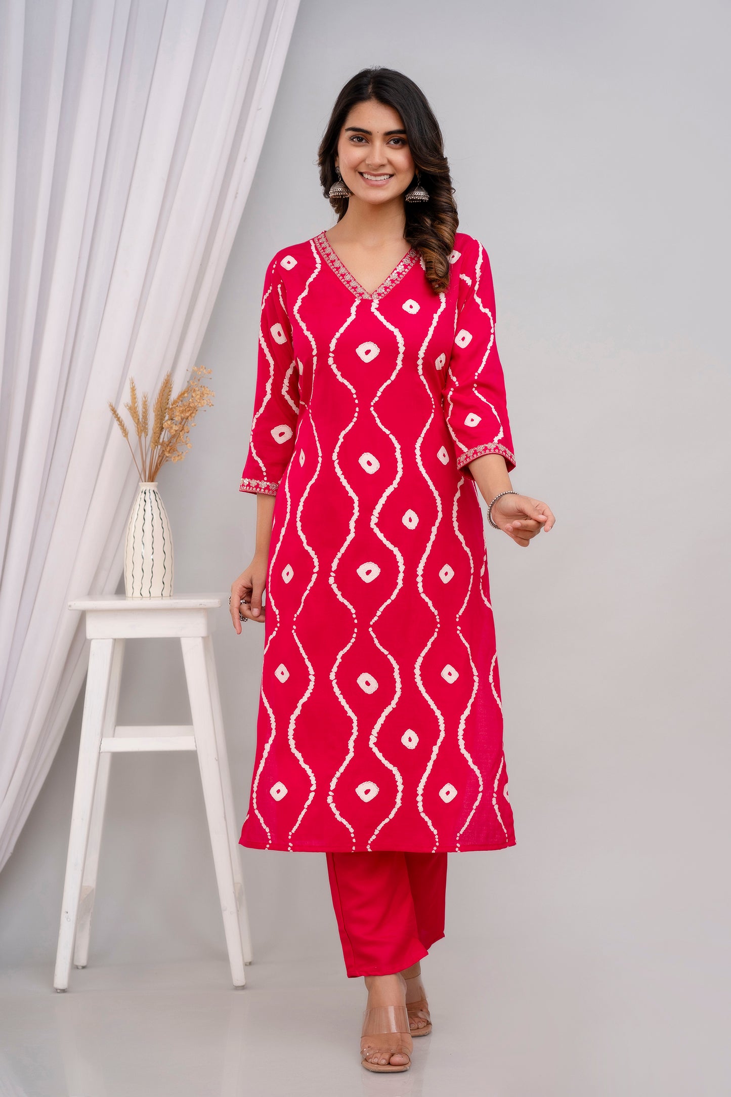 Pink Lehriya Printed Women Embroidered V neck Staright Kurta Set